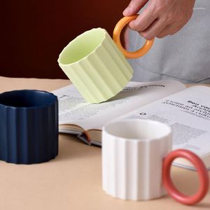 Muggar keramiska kreativa stora öronvatten kopp mugg sommar snygg stil design sense nisch kaffekoppar