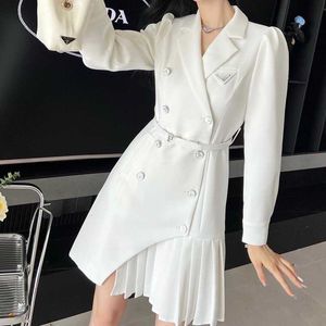 Kadın Trençkotlar Tasarımcı Sıradan Uzun Kemer Elbise Ceket Kadın Rüzgar Yemeği Üçgen Nakış Moda Etek Ceket Poib