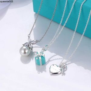 Necklaces Lovers Love Key Necklace for Women t Series Blue Gift Box Bowknot Pearl Deluxe Collar Chain Designer Jewelry Wholesale