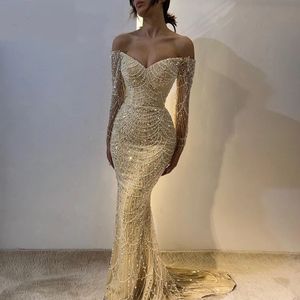 2024 Luxury Arabic Prom Pageant Dress från axeln Långa ärmar pärlor pärlor paljett kväll formella födelsedagsklänningar mantel de soiree vestidos de fieast