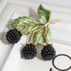 Broches frescos simples berry broche personalidade temperamento masculino e feminino acessórios de roupas moda pinos de frutas presentes exclusivos