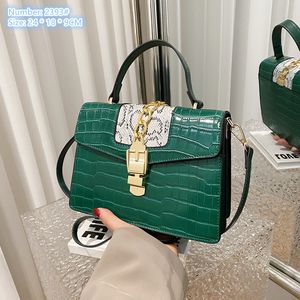 Großhandel Ladies-Umhängetaschen 8 Farben Klassische geprägte Retro-Krokodil-Handtasche Street Fashion Chain Dekorative Handtaschen tragen resistente Ledertasche 2393#