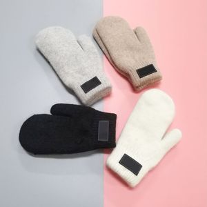 温かいニットグローブデザイナーグローブミトン女性と男性向けの温かい冬用手袋