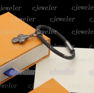 Очарование браслетов дизайнерские ювелирные изделия v Письмо черное цветочное кожа чихуахуа подвесное браслет солнце