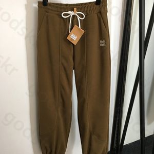 Pantaloni sportivi larghi con lettera ricamata Pantaloni con risvolto in vita elastica da donna Pantaloni casual a vita alta firmati