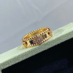 Cztery Pierścień Clover Natural Shell Kamień Gold Gold 18k For Woman Designer T0P Zaawansowane materiały Moda Diamentowy Europejski Prezent dla dziewczyny z pudełkiem 013