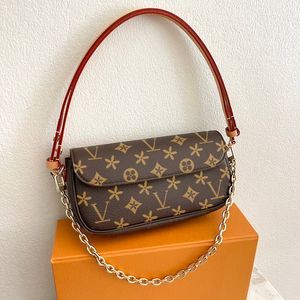 Portafoglio in vera pelle M81911 su catena Borsa edera M82210 Borsa da donna firmata Borsa baguette in rilievo Borsa a tracolla da uomo firmata Borsa a mano con pochette a tracolla