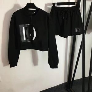 Kadınların Trailsits Tasarımcıları Kadınlar Set Spor Giyim Yaz Sporları Takım Erkek Kadın Kısa Pantolon Tişört Tees Moda Sweatshirts Mektup Çift Jogger Giyim