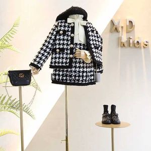 Kläderuppsättningar Spring Autumn Houndstooth Plaid Girls 'Coat kostym Söt kawaii Tvådelar Halvlängd kjolknappficka Barnuppsättningar Dräkt J1020