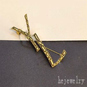 Iced out women brooches designer crystal bulk brooche letter manual winter sweater male brass pins gold plated metal bridal brooch for crafts decorate ZB041 F23