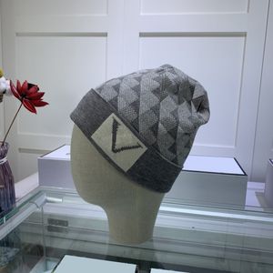 Designer beanie hat Luxury bonnet hat temperament versatile brimless hatKnitted shirt hat Knitted hat Warm letter design Hat Christmas gift factory store