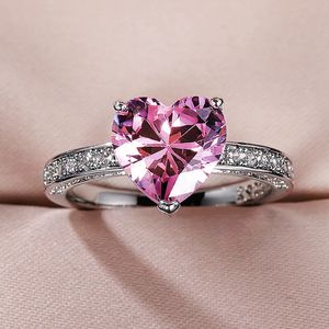 ソリティアリングHuitan Luxury Solitaire Women's Heart Engagement Ring AAA Pink Cubic Zirconia Girlend Anniversary Gifteration Ring 231115