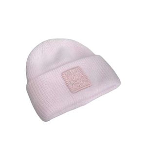 Loewee Beanie Designer Cappello di alta qualità Cappello di lana lavorato a maglia con capelli di coniglio d'angora autunnale e invernale di alta qualità con marchio alla moda Piccola etichetta in pelle Cappello freddo da esterno