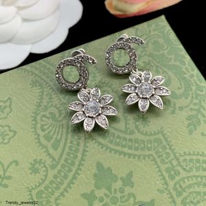 Stud Silver Design Earring For Women Earring Diamond Par Retro örhängen Fashion Jewelry Supply Designer örhängen Högkvalitativ mycket bra 2024