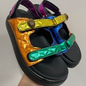 Kurt Geiger Sandals Platform Terlik Kadınlar Dikiş Lüks Gökkuşağı Yaz Düz Plajı Sandal Tasarımcı Slaytlar Düz Ayakkabılar Kartal Kafa Elmas Kanca Döngü Toka