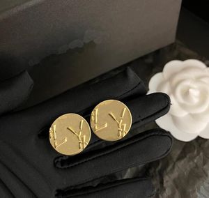 Semplicità Designer Brand Lettera Orecchini Donna famosa Placcatura in oro 18 carati Geometria Orecchino rotondo Metallo di alta qualità Guarnizione in acciaio Ear Stud Accessorio per gioielli da sposa