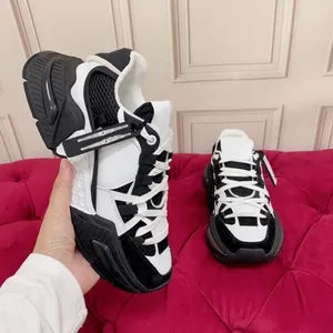 2023 Boots Boots White Shoes كلاسيكي من جلد الغزال المخملي في المخملية نساء منصة حذاء رياضة كبير الحجم