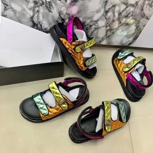 NOWOŚĆ KURT GEIGER SIEDZINY Platforma Kapcieczki Kobiety zszywanie luksusowego Rainbow Summer Flat Beach Sandal Designer Buty Buty Eagle Head Diamond Hook Loop Mens Heqwc