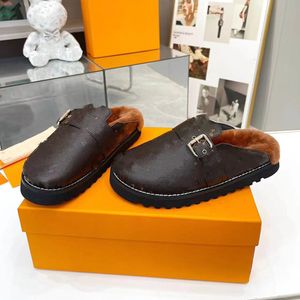 En kaliteli ayakkabı tasarımcısı kürk terlik rahat düz sandalet buzağı derileri tıkanma denim mektup baskı konfor platformu lüks kolay sandal kadınlar