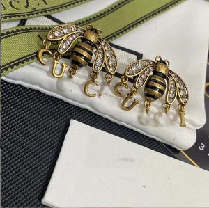 10A Designer Brandbriefe Bolzen Ohrringe Geometrische berühmte Frauen Sier Kristall Strasssteine Perle Biene Anhänger Ohrring Hochzeitsfeier Jewerlry
