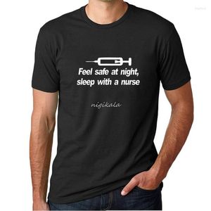 T-shirt da uomo Sentiti al sicuro Dormi con una t-shirt Camicia da uomo a maniche corte con stampa in bianco e nero