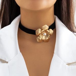 Choker DIEZI Elegant Fashion Black Velvet Gold Color Pearl Rose Flower Necklace For Women Girls Vintage Clavicle Chain Jewelry