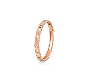 Designer bracelet mens bracelets Charm jewelry woman Luxury Designer Elegant Gold Fashion Womens Clover Bracelet Wedding Design gift