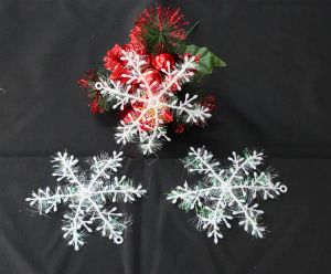 Ny julgran Artificiell bomullsnöprydnad Vit Xmas Snowflake Charms Decoration Ornament Applique för träd