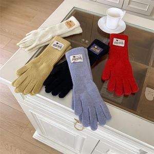 Pięć palców Rękawiczki Rękawiczki Kobiety zagęszcza zimowe stałe zabezpieczenie kolorów rękawiczki Touchowalne na rękę na rękę na zewnątrz Niezbędna rękawiczka 231115