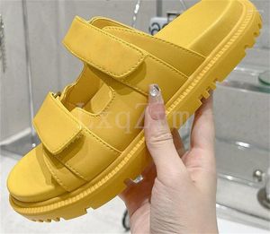 Terlik Kalın Sole Sıradan Düz Sandalet Deri Marka Kadınlar Peep Toe Platform Gladyatör Flip Flop Yaz Moda Plaj Ayakkabısı Kız İçin