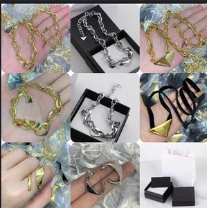 Neue Designer-Halskette und Armband für Damen und Herren, Unisex, dreieckige Armbänder, Goldkette, Ohrring, Ring, Messing, Charm-Halsketten, Geschenke, PSN4--11