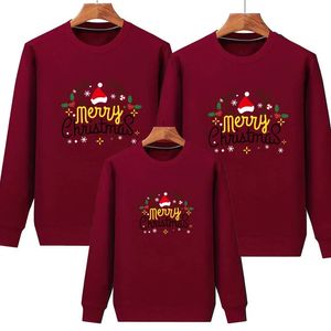 両親と赤ちゃんのための家族に合う服をマッチするクリスマスセーターかわいいクマの長袖秋の母娘息子編みパラシュートジャンプ231115