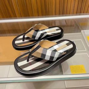 Menas de moda Hotel vintage Sandálias famosas Loub Flip Cross Cruz Cross Listradas Double Tornozelo Fronteiro Slides Originais Plataforma Sliders Flips Flops EU 38-45