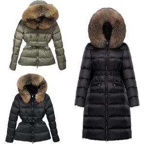 Designer Damen Kapuzen-Daunen-Ja-Winter-Outdoor-Wärme-Lang-Jas-Mäntel, echter Waschbär-Haarkragen, warme Mode-Parkas mit Gürtel, Damen-Baumwollmantel, Oberbekleidung