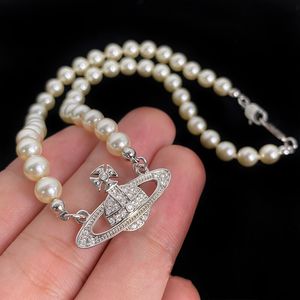 Designer Saturn Pearl Necklace Choker Chain 40cm med logotyp Officiell storlek 925 Silver Pinzircon Pendants Kvinnor Halsband bleknar aldrig