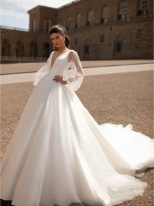 Abiti da sposa sexy in raso con scollo a V lungo e profondo, maniche lunghe senza schienale, abiti da sposa con strascico di corte per le donne