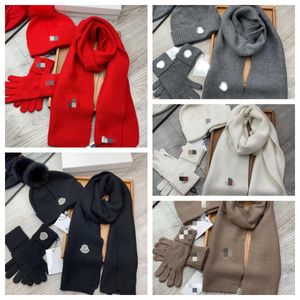 2023 Designer Hat Designer Glove Designer Scarf Winter M Mouth Wool Warm Hat Scarf Glove Three Piece Set Fox Hair Ball Wool Hat