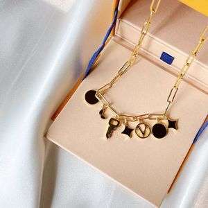 Modehänge halsband smycken designer halsband för kvinnor guldpläterad tjock kedja blomma bokstav v nyckel lyxig bröllop fest presentlåda bijoux de luxe