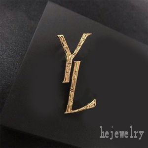 Carving brooches designer pins clothing silver gold color lines brass letter metal ice out cjeweler ladies women elegant clothes rhinestone brooch ZB041 F23