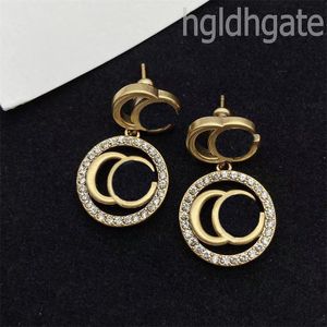 Rhinestone Mektupları Lüks Küpeler Yuvarlak Tasarımcı Küpeler Çift G Shinning Tiktok Şık Trendi Elmas Altın Renk Ohrringe Lady Küpe Sokak ZB032 F23