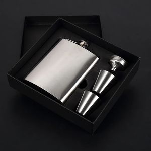 Hip Flasks Stainless Steel Decanter Set 8oz Small White Wine Bottle Gift Box Half Pound Outdoor Wholesale 231114