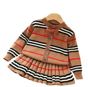 abiti firmati per bambini ragazza Set di abbigliamento maglione cardigan a righe Gonna a pieghe cappotto per bambini