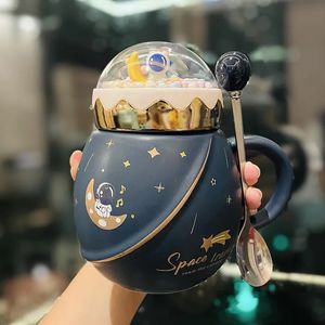 Tazze Serie Astronauta Tazza in ceramica con coperchio Cucchiaio Confezione regalo aziendale carina Tazza da caffè creativa Tazza da tè Vacanza Compleanno Regali per ragazze 231115