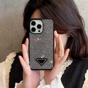 Luxurys Bling Glitter Triangle Phone Case para iPhone 15 14 Plus 13 12 Pro Max 11 Strass Plástico Transparente Reno Pedra Diamante Decoração Capa Traseira