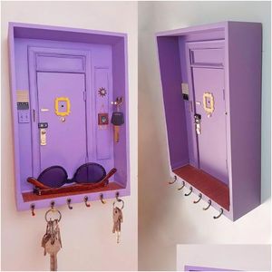 Prateleiras de banheiro Shees Programa de TV Amigos Chave Titular Monicas Porta De Madeira Roxo Decoração de Casa Pendurado Ferramenta de Armazenamento Drop Deliv Dhwcj