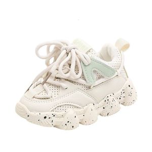 Athletic Outdoor Autumn Baby Sports Buty chłopcy oddychający Pierwszy Walker Dziewczęta prowadzące dzieci 231115