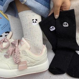 女性ソックス韓国の黒と白のパンダ刺繍女性インスタグラムのトレンドjk女の子の日かわいいパターン漫画カップルストッキング