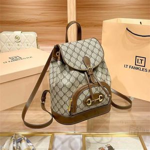 Torba% 32 İndirim Tasarımcı Çanta Hong Kong Sayacı Kadınlar İçin Gerçek Deri Sırt Çantası Yeni Moda Trend Sonbahar Kış İleri Sense Basit ve Süper Sıcak Seyahat Kitap Çantası