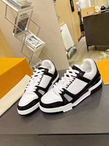 High quality casual women's shoes, small white designer, luxurious version, imported Italian silk cowhide for couples, customizable