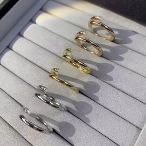 Pierścienie opakowania Rozmiar 6 Pierścień do paznokci 18k złota srebrna 3 kolory luksusowy pierścień unisex 5 style geometria różowe złoto skręcone pierścień Prezent 1